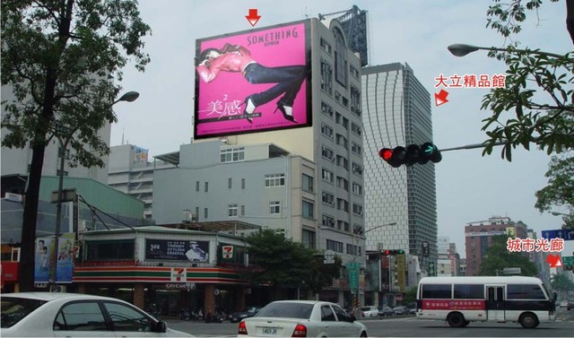P-0148廣告鐵架塔-高雄市中華四路349號-大立精品館、城市光廊、大統百貨、新堀江商圈廣告看板
