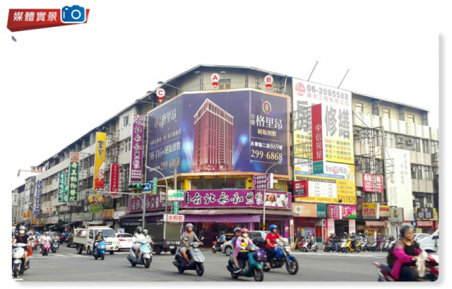 N-0369+N-04壁面廣告牆-台南市西門路一段402號-往新光三越新天地、市立棒球場廣告看板