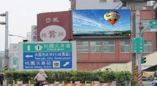 桃園-中山路/復興路口LED電視牆